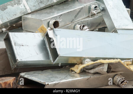 Les conduits de ventilation. Un grand nombre des mêmes composants en métal (l'air, la texture Banque D'Images