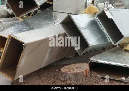 Les conduits de ventilation. Un grand nombre des mêmes composants en métal (l'air, la texture Banque D'Images