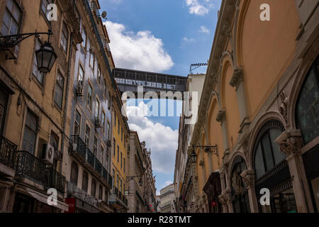 L'ascenseur de Santa Justa, également connu sous le nom de Carmo ascenseur, situé à Lisbonne, au Portugal. Banque D'Images