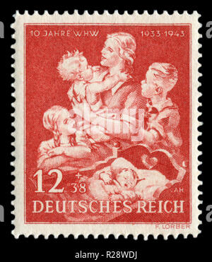 Historique allemand stamp : Mère avec enfant. Numéro Anniversaire dédié à la 10e anniversaire de l'organisation 'aide' d'hiver 1943, Allemagne Banque D'Images