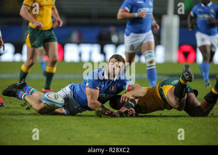 Padoue, Stadio Euganeo, Italie. 17 novembre, 2018. Centre de l'Italie Tommaso Castello enregistre le score dans le match contre les wallabies en novembre Cattolica Test Match 2018. Credit : Massimiliano Carnabuc/Pacific Press/Alamy Live News Banque D'Images