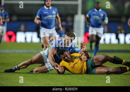 Padoue, Stadio Euganeo, Italie. 17 novembre, 2018. Centre de l'Italie Tommaso Castello enregistre le score dans le match contre les wallabies en novembre Cattolica Test Match 2018. Credit : Massimiliano Carnabuc/Pacific Press/Alamy Live News Banque D'Images