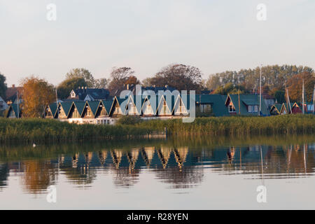 Tauber, Allemagne - 12 octobre 2018 : Vue du port de Ahrenshoop sur la mer Baltique, l'Allemagne. Banque D'Images