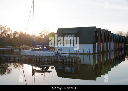 Tauber, Allemagne - 12 octobre 2018 : Vue du port de Ahrenshoop sur la mer Baltique, l'Allemagne. Banque D'Images
