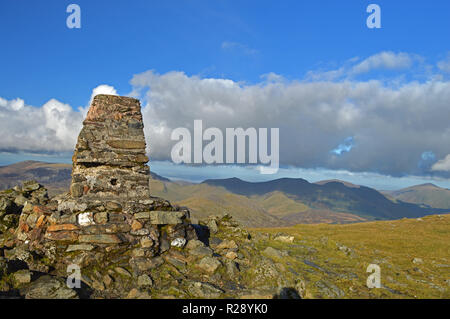 Trig point sur sommet de Moel Hebog Beddgelert, Banque D'Images