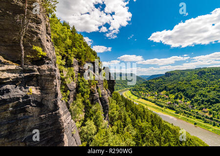 Les tours de grès le long de la vallée de la rivière Elbe, grès, Saxon-Bohemian Région de la Suisse Tchèque, République Tchèque Banque D'Images