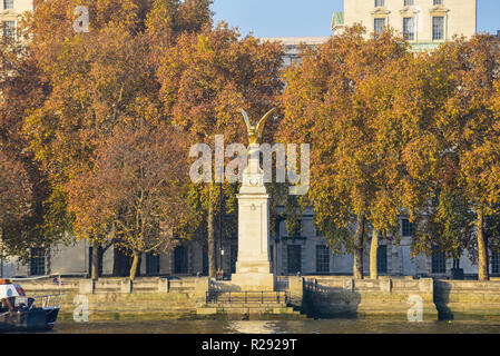 Royal Air Force Memorial, mémorial militaire sur le Victoria Embankment dans le centre de Londres, dédié à la mémoire des victimes de la RAF Banque D'Images