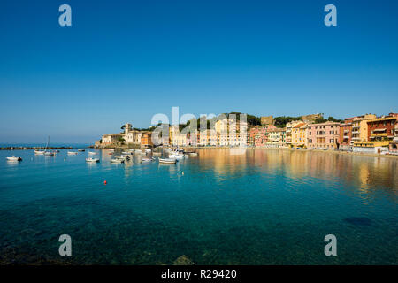 Paysage urbain avec Harbour à Baia del Silenzio, Sestri Levante, Province de Gênes, Riviera di Levante, ligurie, italie Banque D'Images