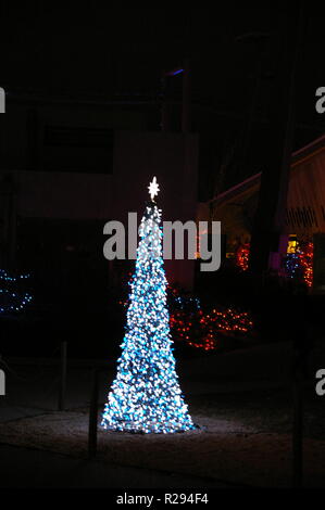 Les arbre de Noël de lumières décoration brillant à Indianapolis, Indiana Banque D'Images