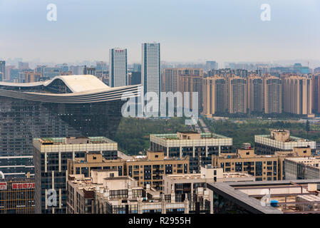 Chengdu, province du Sichuan, Chine - Sept 30, 2018 : Skyline avec new century city centre mondial et gratte-ciel dans la partie sud de la ville Banque D'Images