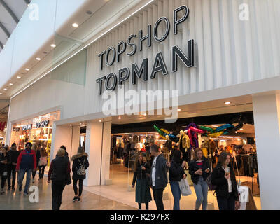 TOP SHOP/magasin TOPMAN à Reading, Berkshire. Banque D'Images