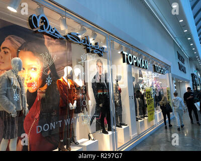 TOP SHOP/magasin TOPMAN à Reading, Berkshire. Banque D'Images