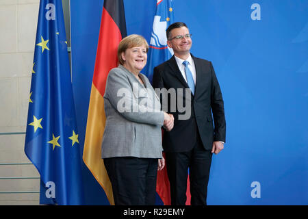 Angela Merkel, Marjan Saric - Treffen der dt. Bundeskanzlerin mit dem Ministerpraesidenten slowenischen, Bundeskanzleramt, 12. Oktober 2018, Berlin (n Banque D'Images