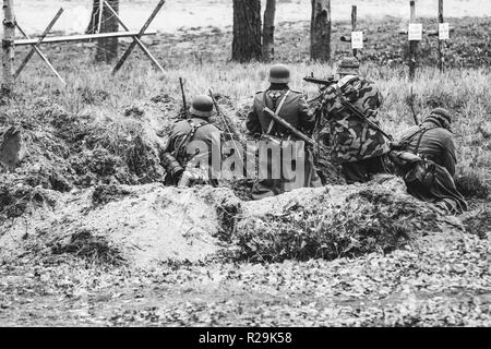 Machine gun crew de soldats Wehrmacht allemande sous la forme de la guerre mondiale 2 sur une photo. Banque D'Images