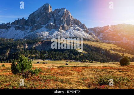 Sass de Putia, Dolomiti - Peitlerkofel, montagne, Alpes, Italie, Dolomites randonnée. Dolomites - paysage bleu ciel été météo - Belluno, trentin Banque D'Images