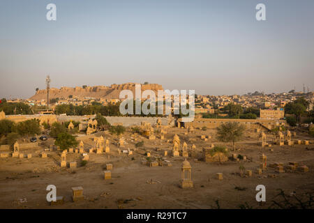Grand angle de jour de l'Jaisalmer fort dans la ville d'or dans le désert du Rajasthan en Inde occidentale Banque D'Images