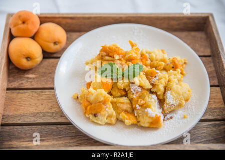 Kaiserschmarrn autrichien aux abricots Banque D'Images