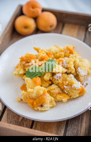 Kaiserschmarrn autrichien aux abricots Banque D'Images