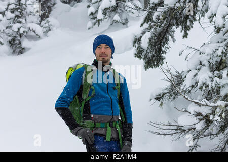 Portrait d'homme de neige en hiver en freerider forest Banque D'Images