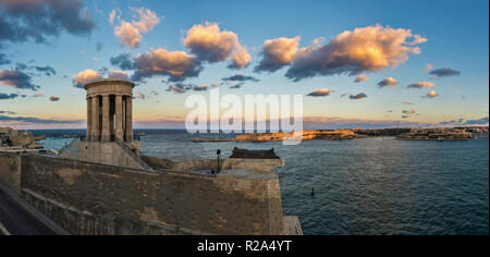 Le monument du Marin Inconnu à La Valette, Malte port. Le fort Saint-elme. Banque D'Images