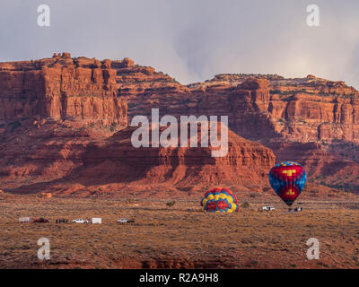 Le lancement de ballons dans la Vallée des Dieux près de Bluff, Utah. Banque D'Images