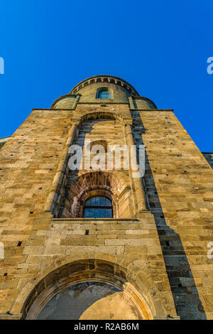 Vue détaillée de l'extérieur sacra San Michele abbaye qui est situé en haut du mont pichiriano dans piamonte district, Italie Banque D'Images