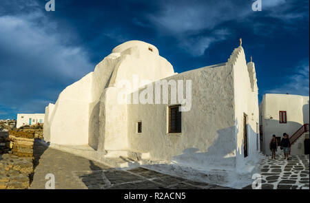 L'ancienne église chrétienne de Paraportiani dans l'île de Myconos, Grèce. Banque D'Images