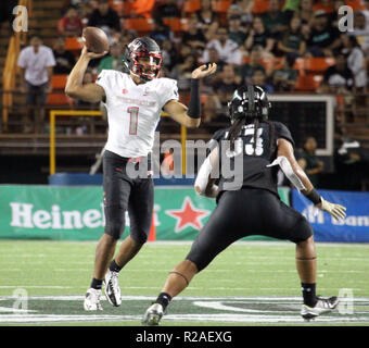 17 novembre 2018 - le quart-arrière des rebelles UNLV Armani Rogers # 1 durant un match entre l'Hawaii Rainbow Warriors et l'UNLV rebelles à l'Aloha Stadium d'Honolulu, HI - Michael Sullivan/CSM Banque D'Images