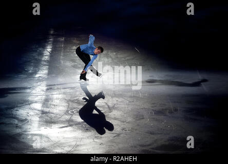 Malaga, Malaga, Espagne. 17 novembre, 2018. La patineuse artistique canadienne Jeffrey Buttle, vu l'exécution sur la glace pendant le spectacle.Révolution sur Ice tour show est un spectacle de patinage artistique sur glace avec une distribution internationale du champion du monde patineurs, dirigé par le patineur espagnol Javier FernÃ¡Méndez. Le salon propose également des spectacles musicaux et d'acrobatie. Credit : Jésus Merida/SOPA Images/ZUMA/Alamy Fil Live News Banque D'Images