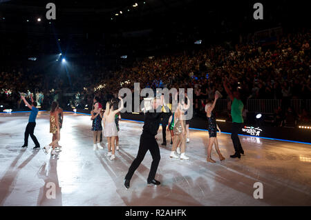 Malaga, Malaga, Espagne. 17 novembre, 2018. Les patineurs artistiques vu l'exécution pendant le spectacle.Révolution sur Ice tour show est un spectacle de patinage artistique sur glace avec une distribution internationale du champion du monde patineurs, dirigé par le patineur espagnol Javier FernÃ¡Méndez. Le salon propose également des spectacles musicaux et d'acrobatie. Credit : Jésus Merida/SOPA Images/ZUMA/Alamy Fil Live News Banque D'Images