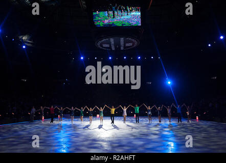 Malaga, Malaga, Espagne. 17 novembre, 2018. Les patineurs artistiques vu l'exécution pendant le spectacle.Révolution sur Ice tour show est un spectacle de patinage artistique sur glace avec une distribution internationale du champion du monde patineurs, dirigé par le patineur espagnol Javier FernÃ¡Méndez. Le salon propose également des spectacles musicaux et d'acrobatie. Credit : Jésus Merida/SOPA Images/ZUMA/Alamy Fil Live News Banque D'Images