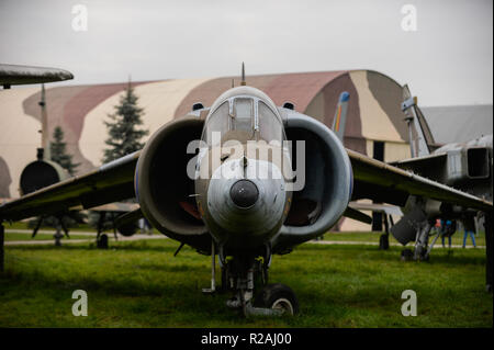 Cracovie, Pologne. 18 Nov, 2018. Un British Aerospace Harrier GR3 vu l'occasion de la journée des musées à Paris.Le Musée de l'Aviation Polonaise est un grand musée des vieux avions et moteurs d'avion. Il est situé à l'ancien aéroport Czyzyny KrakÃ³w Rakowice fonctionnelle. L'aviation a été établie par l'Empire autrichien et hongrois en 1912, il est considéré comme l'un des plus anciens du monde. Credit : Omar Marques/SOPA Images/ZUMA/Alamy Fil Live News Banque D'Images