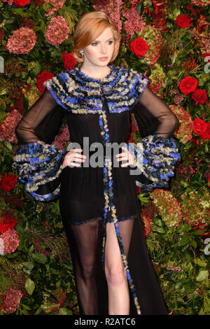 Ellie Bamber assiste à l'Evening Standard Theatre Awards au Théâtre Royal, le 18 novembre 2018, Londres, Royaume-Uni. Banque D'Images