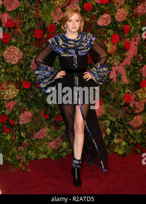 Ellie Bamber assiste à l'Evening Standard Theatre Awards au Théâtre Royal, le 18 novembre 2018, Londres, Royaume-Uni. Banque D'Images