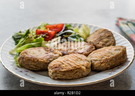 Cuisine traditionnelle turque kadinbudu kofte ( meatball ) le riz et la viande des falafels. L'alimentation biologique. Banque D'Images