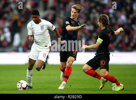 L'Angleterre Marcus Rashford (à gauche) en action de la Croatie que Luka Modric (droite) et l'étain Jedvaj (centre) au cours de l'UEFA, la Ligue des Nations Unies un groupe4 match au stade de Wembley, Londres. Banque D'Images