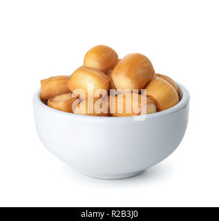 Bol avec le fromage fumé séché isolated on white Banque D'Images