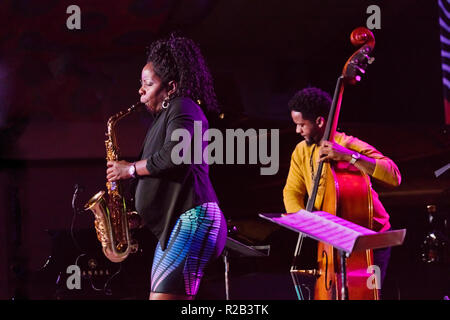 TIA FULLER'S DIAMOND CUT effectuant au 61e Festival de Jazz de Monterey - Monterey, Californie Banque D'Images