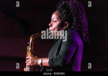 TIA FULLER'S DIAMOND CUT effectuant au 61e Festival de Jazz de Monterey - Monterey, Californie Banque D'Images