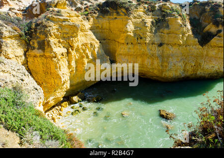 Formations rocheuses inhabituelles, Praia Sao Rafael, Sao Rafael Beach, Algarve, Portugal Banque D'Images