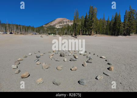 Paysage aride et les cercles de pierres près de Horseshoe Lake, Mammoth Lakes, California, United States of America Banque D'Images