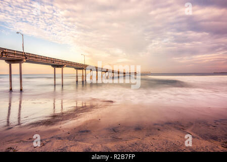 San Diego, Californie, USA. Photo de l'Ocean Beach Pier sur un matin de novembre. Banque D'Images