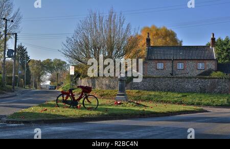 Barnham Suffolk country village en novembre sur le 100 anniversaire de la fin de la première guerre mondiale Banque D'Images
