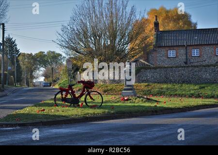 Barnham Suffolk country village en novembre sur le 100 anniversaire de la fin de la première guerre mondiale Banque D'Images
