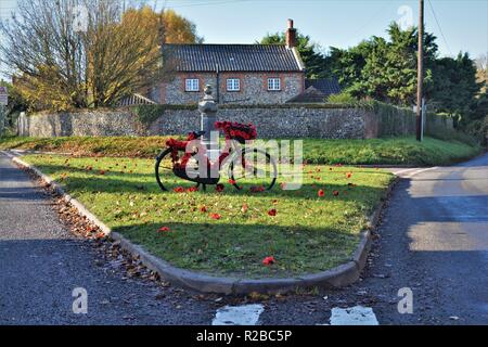 Barnham Suffolk country village en novembre sur le 100 anniversaire de la fin de la première guerre mondiale Banque D'Images