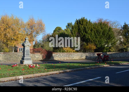 Barnham Suffolk country village en novembre sur le 100 anniversaire de la fin de la première guerre mondiale Banque D'Images