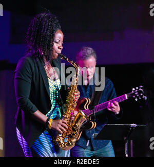 TIA FULLER'S DIAMOND CUT effectuant au 61e Festival de Jazz de Monterey - Monterey, Californie Banque D'Images