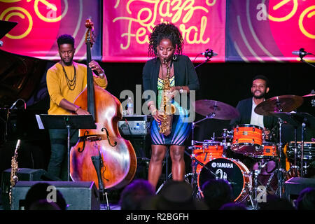 TIA FULLER'S DIAMOND CUT effectuant au 61e Festival de Jazz de Monterey - Monterey, Californie Banque D'Images