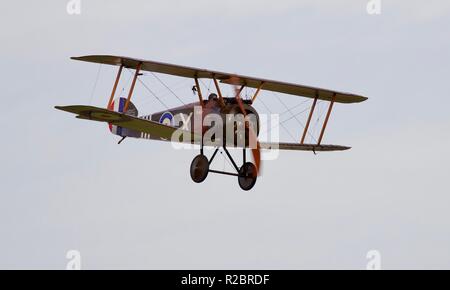 La Première Guerre Mondiale 1918 réplique d'un avion de chasse biplan Sopwith Camel introduit sur le front occidental en 1917 Banque D'Images