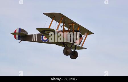 La Première Guerre Mondiale 1918 réplique d'un avion de chasse biplan Sopwith Camel introduit sur le front occidental en 1917 Banque D'Images